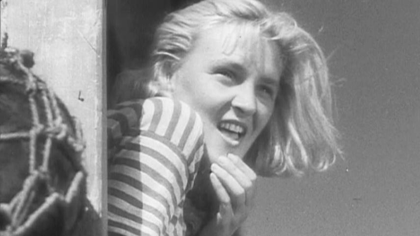 Yelena Kuzmina in By the Bluest of Seas (1936)